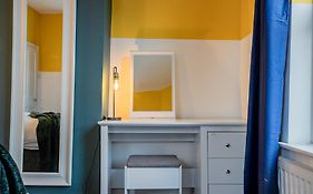 Host & Stay - Compton House